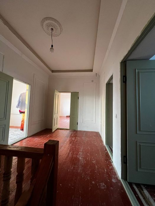 Жаи сатылады. Адрес жузим бак
10 хана
12 соток 
70% ремонт питкен 
Нег