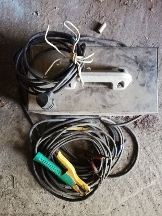 Продам электросварку на 220/380.