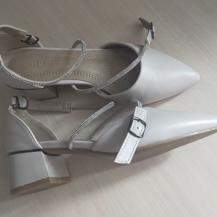 Продам туфли бежевый