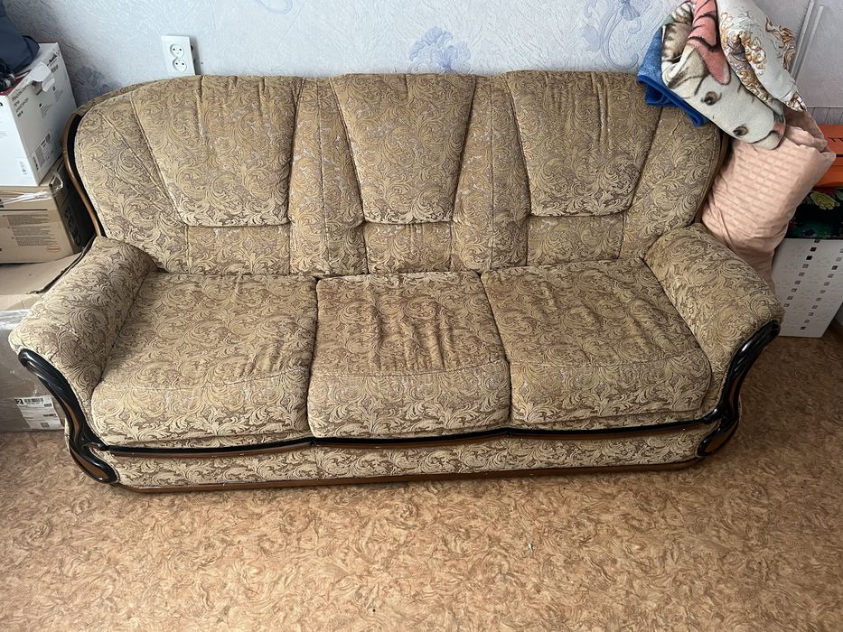 Продам диванчик в хорошем состоянии