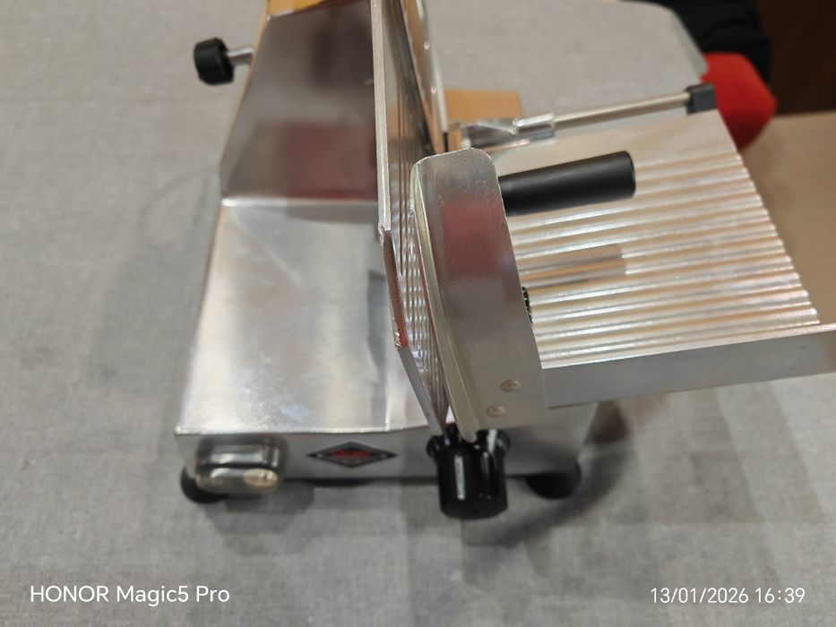 Колбасорезачка CELME FA220