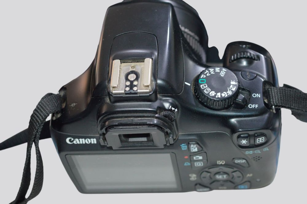 Продаётся фотоаппарат CANON D 1100