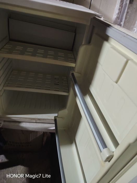 Mini frigider , mini bar