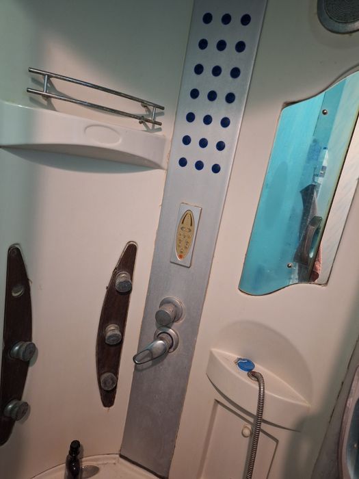 Душевая кабина угловая