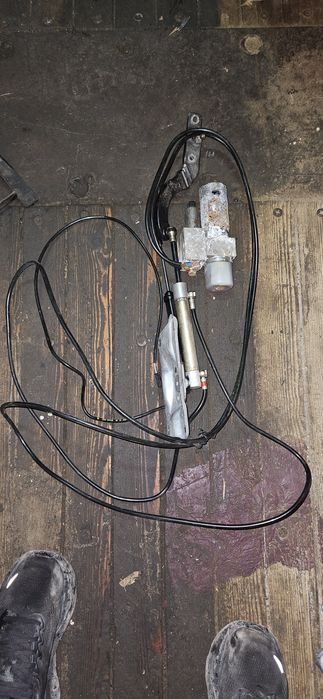 Помпа багажник Мерцедес МЛ 164