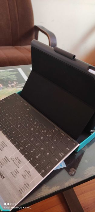Клавиатура Logitech Slim Folio Ipad (5-th and 6-th generation)