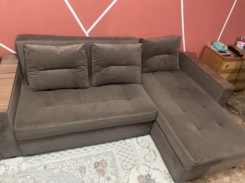 Диван угловой продам