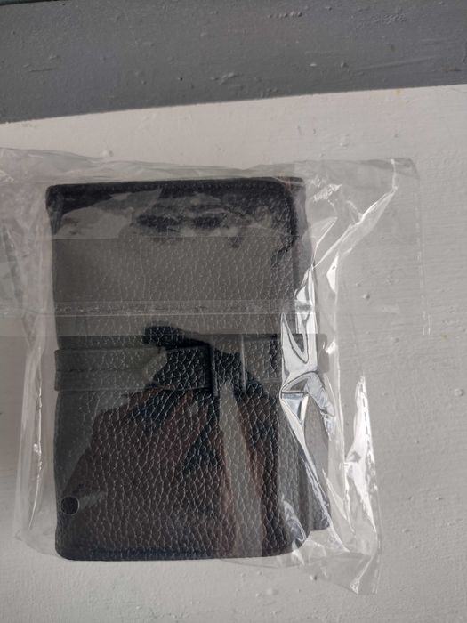 Чисто ново портмоне