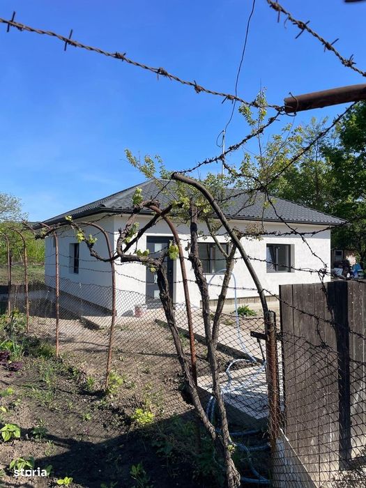 Casa parter,Margineni-Caniparie,teren 400 mp