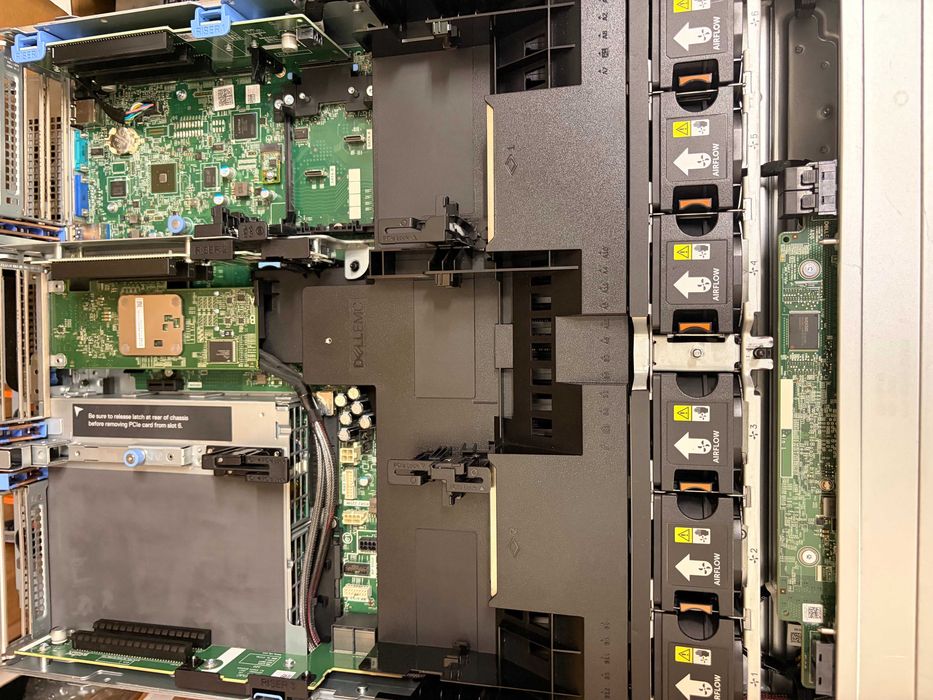 Dell PowerEdge R740XD – 2x Xeon 6240, 16GB RAM, H730, iDRAC9 ENT, 4x1GbE, 2x750W сървър