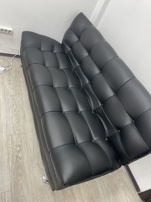 Диван для офиса.