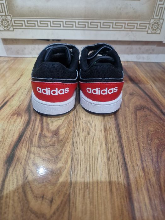 Tenesi Adidas masura 26