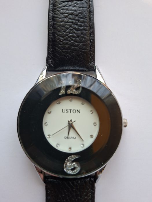 Дамски дизайнерски Марков кварцов часовник от колекция  на USTON.