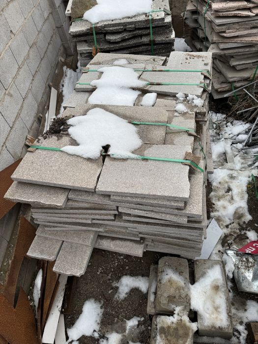 Гранит природный .