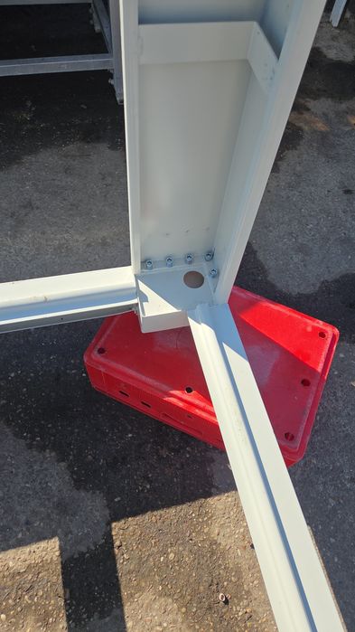 Container demontabil