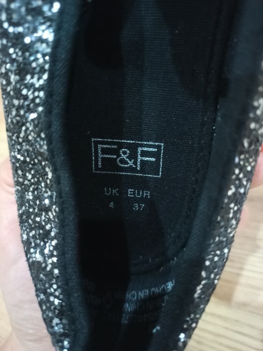 Черни обувки с блясък F&F
