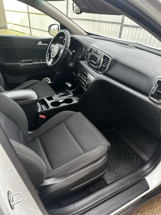 Продам автомобиль Kia Sportage