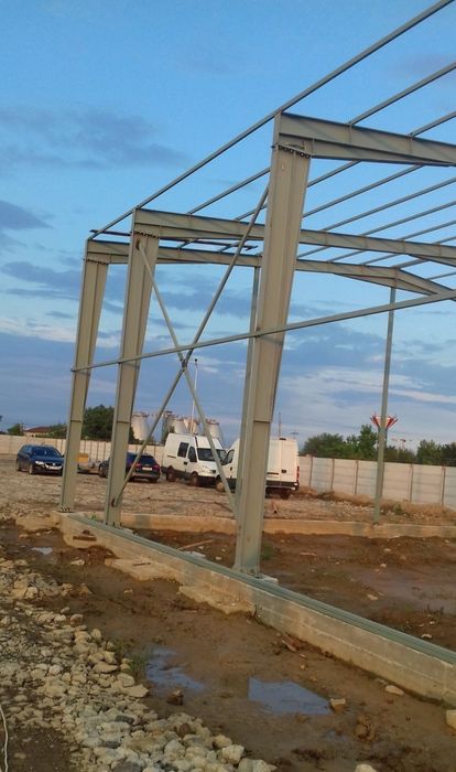 Vand hale metalice acceptam și variante auto la schimb