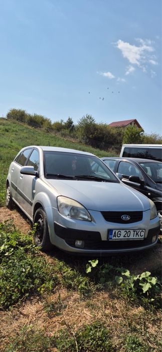 Vand kia rio masina inca se circula cu ea