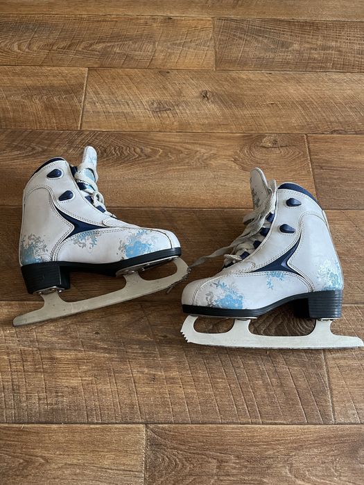 Продам коньки для девочки.