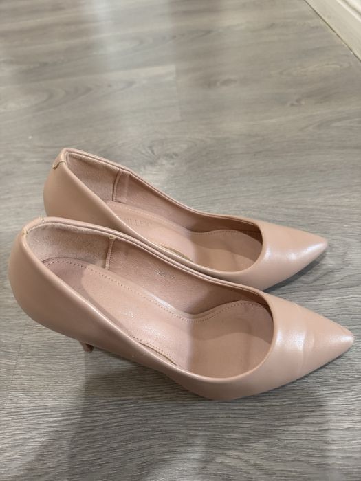 Туфли бежевые на каблуках