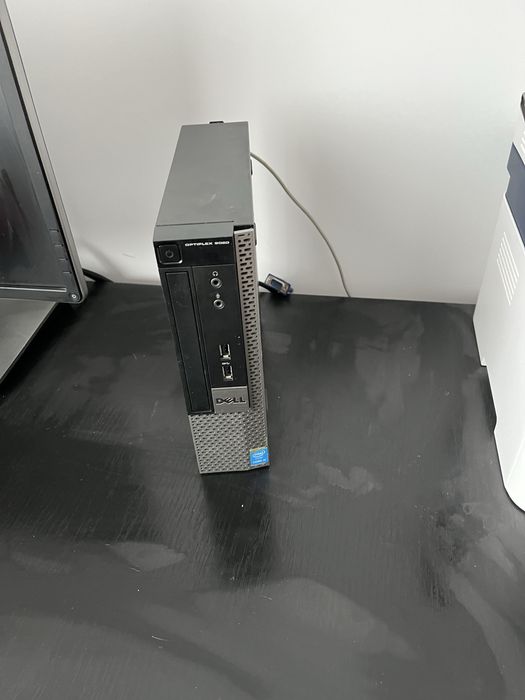 Vand pc mini DELL cu monitor