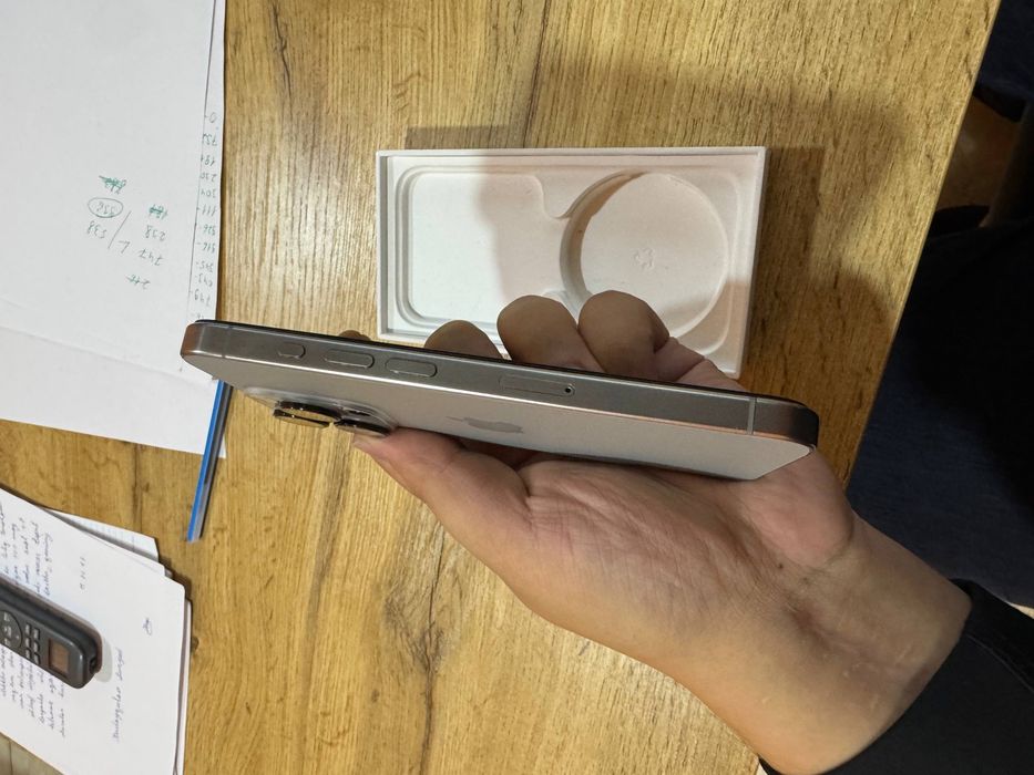 Iphone 15 pro silver