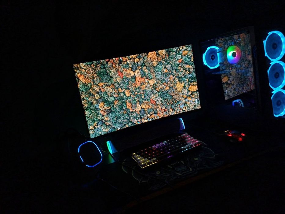 Kompyuter sotiladi srochno !