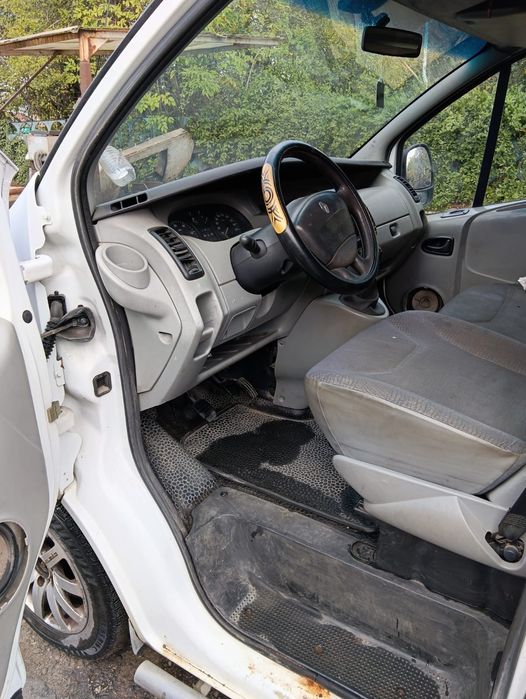 Vand Renault Trafic 1,9 90cp an 2004 6 locuri si marfa