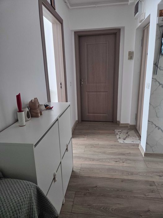 Prorietar vand aparatament cu 3 camere