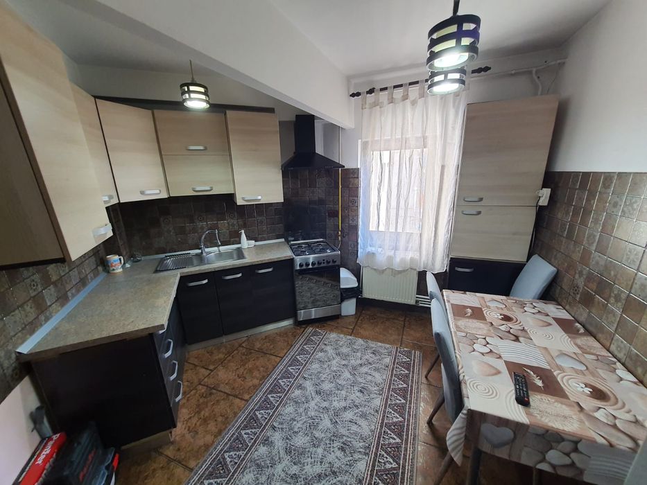 Inchiriez apartament cu 2 camere