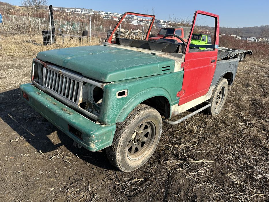 Dezmembrez Suzuki SJ 410