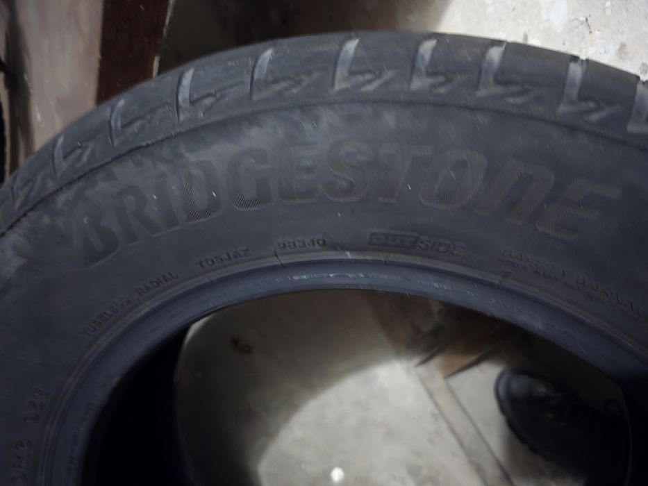 Vând anvelope 215 60 16