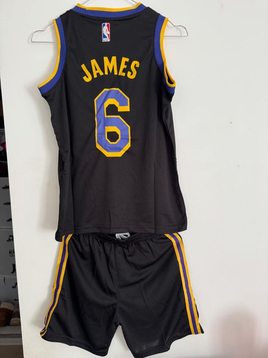 Costum sport mărimea :22,24,26,28