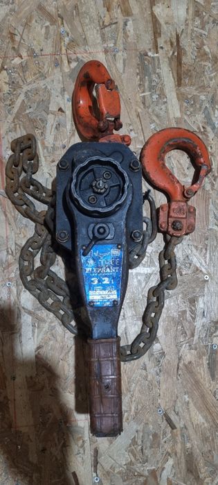 лостов телфер (верижна лебедка с тресчотка) от марката Elephant.