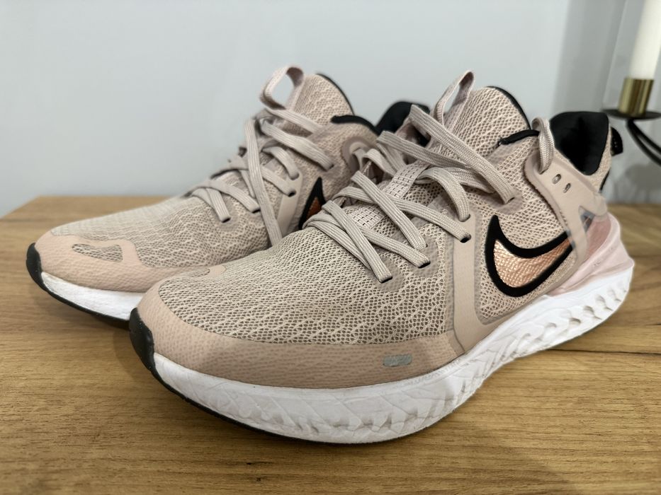 Nike legend react 2