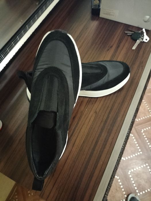 Продаются новые кроссовки 42 размера