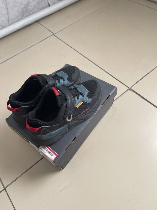 Продам обувь на подростка.