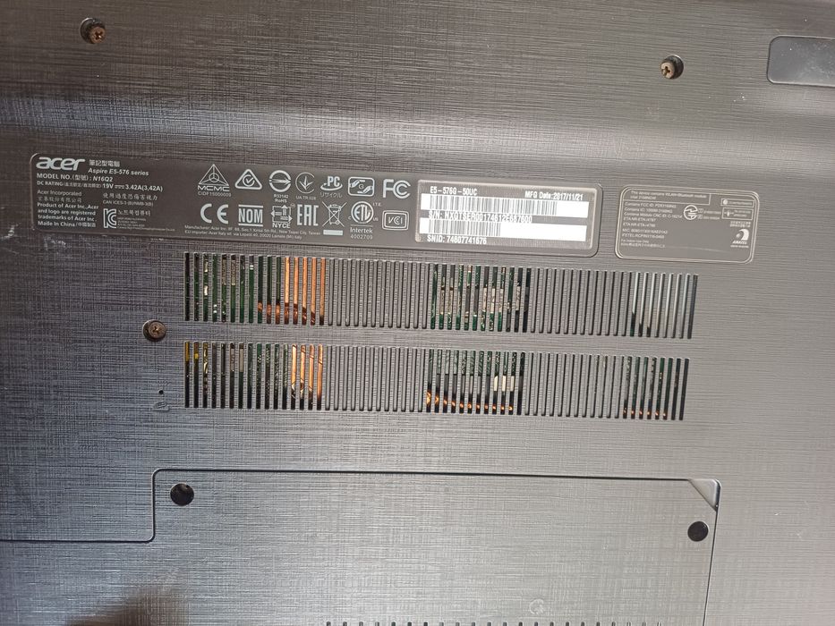 Продам рабочий ноутбук Acer Aspire E5-575G