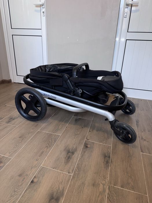 Комбинирана бебешка количка Maxi Cosi Lila Nomad Black и MaxiCosi Jade