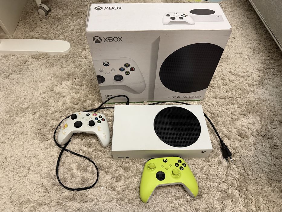 Xbox serie S 512 gb + 2 controlere