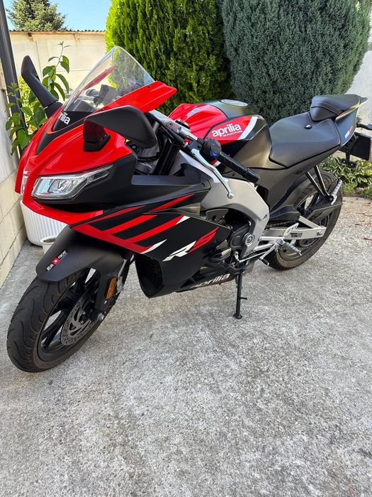 Aprilia rs 125 .