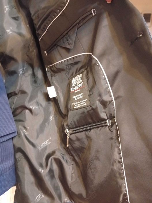 Vând costum bărbătesc de ocazie