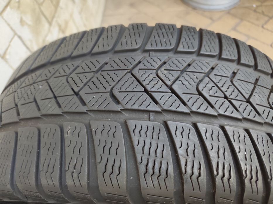 Зимни гуми PIRELLI 215/40/18 Sottozero 3 2154018