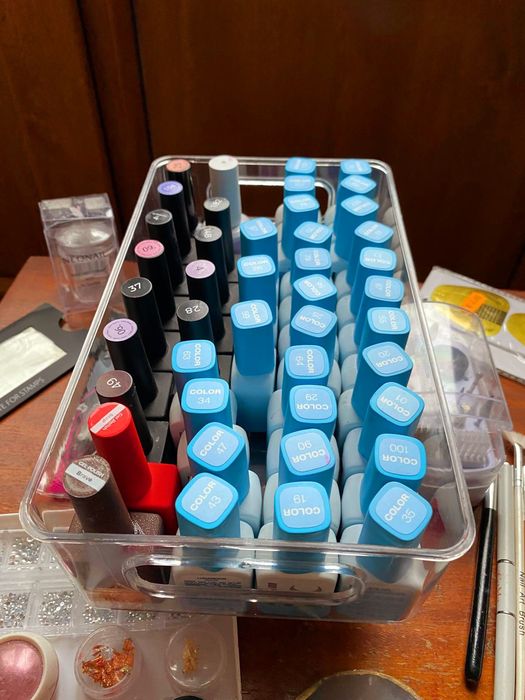 Instrumente si materiale pentru unghii