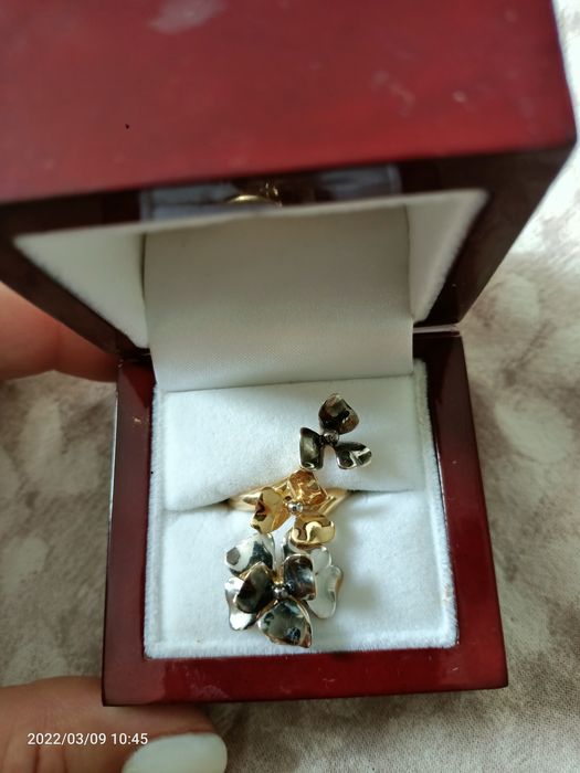 Продам кольцо золотое