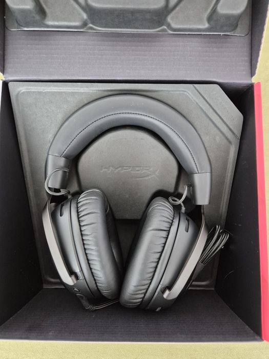 Casti HyperX CLOUD III