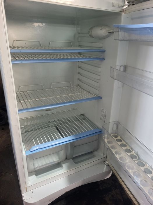 Продам холодильник индезит