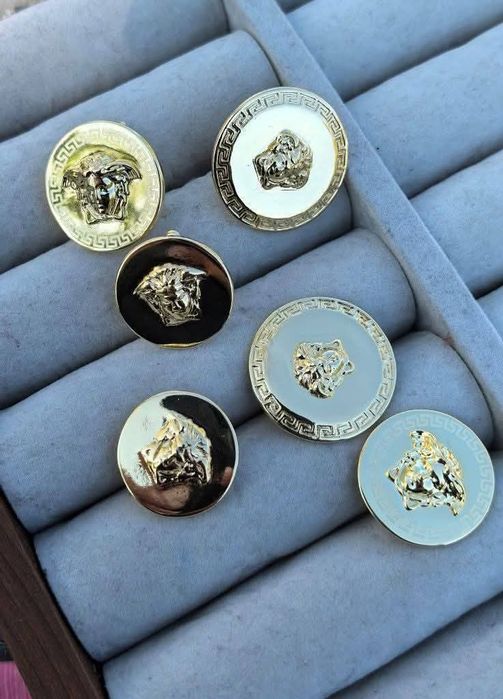 Cercei placați cu aur