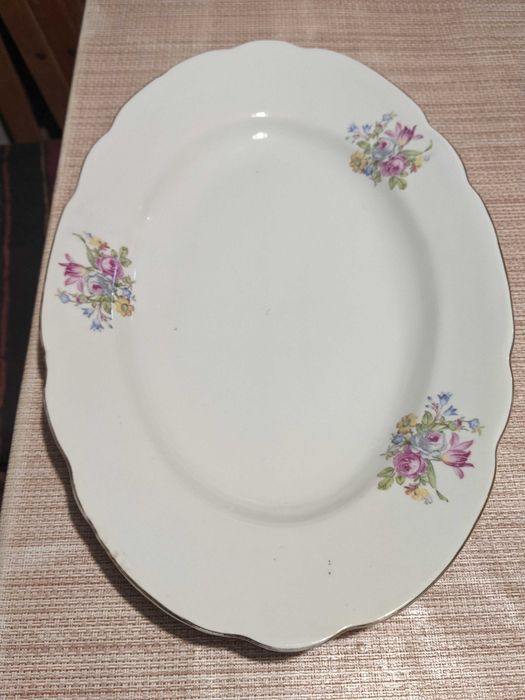 Големи елипсовидни плата